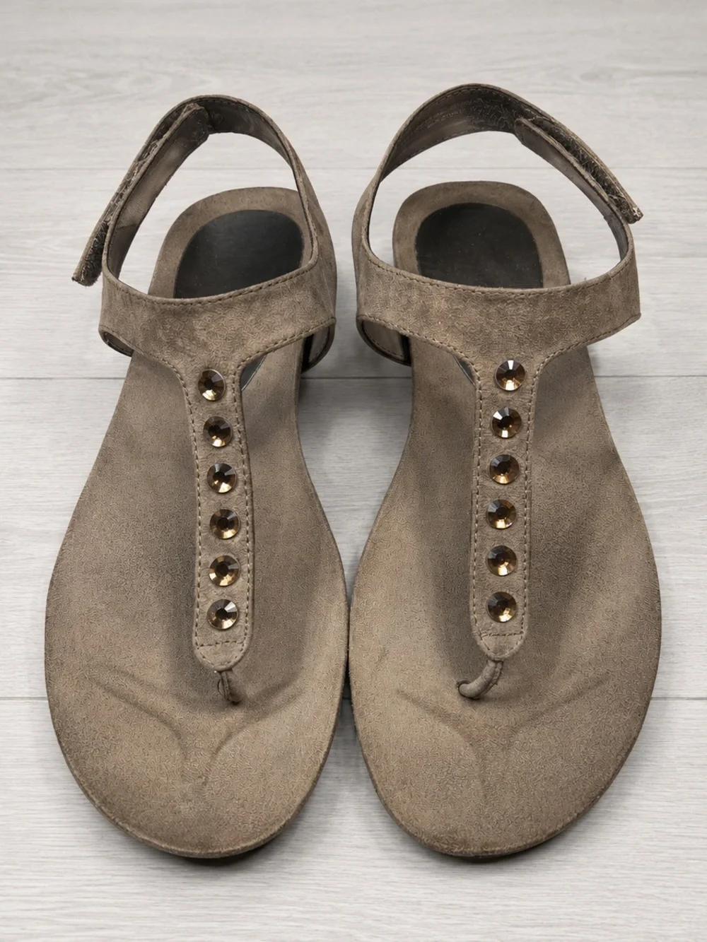 Pesaro Women’s Size 11 M Taupe T-Strap Gem Sandals Casual Shoes